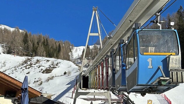 Die Gondelbahn führt durch einen Stollen. Allein die Fahrt auf die Fleißalm ist für Ski-Fahrer ein Abenteuer. (Bild: Lärchenhof)