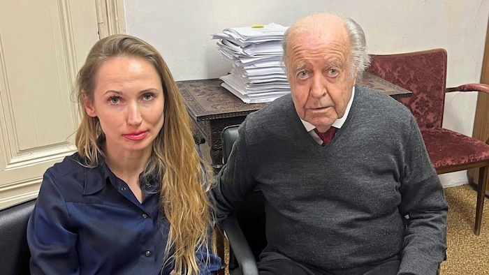 Yana Glatz mit ihrem Anwalt Herbert Eichenseder