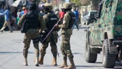 Bei der Abwehr eines Angriffs auf die Zentralbank in Port-au-Prince, der Hauptstadt von Haiti, haben Sicherheitskräfte nach Angaben eines Mitarbeiters mehrere Menschen getötet. (Bild: APA/AFP/Clarens Siffroy)