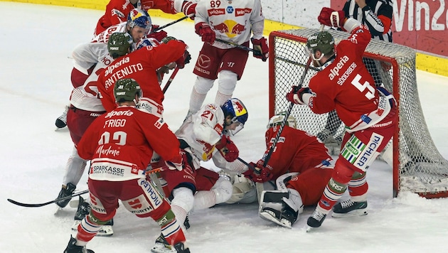 An Bozen-Goalie Harvey gab‘s für die Bulls kein Vorbeikommen. (Bild: Kronen Zeitung)