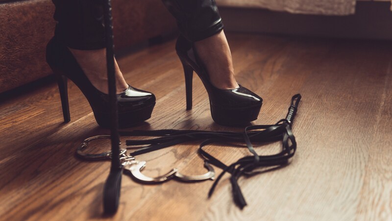 Ein „Abstecher“ zu einer transsexuellen Domina wurde für einen 54-Jährigen teuer. (Bild: dan.nikonov@gmail.com)