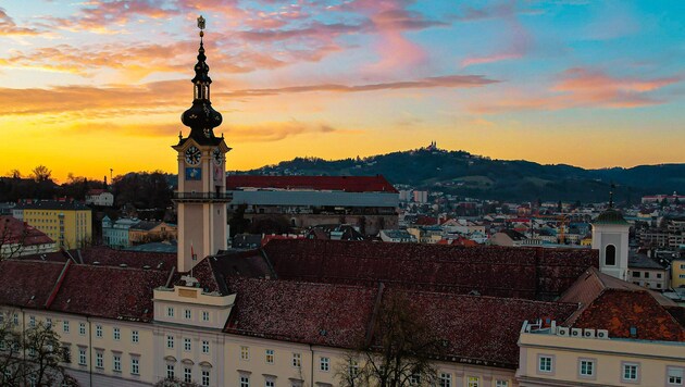 Spruced up to perfection: The Landhaus in the city of Linz, the seat of the Upper Austrian provincial government. (Bild: fotokerschi.at)