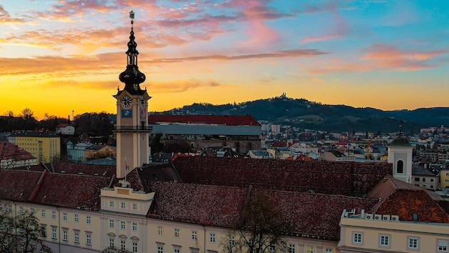 Tip-top herausgeputzt: Das Landhaus in der Stadt Linz, der Sitz der oberösterreichischen Landesregierung.  (Bild: fotokerschi.at)