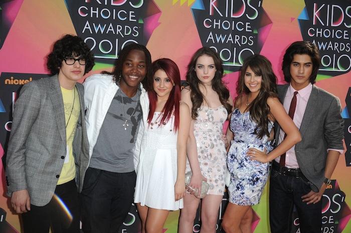 Algunas estrellas infantiles de Nickelodeon en 2010, entre ellas Ariana Grande y Elizabeth ...