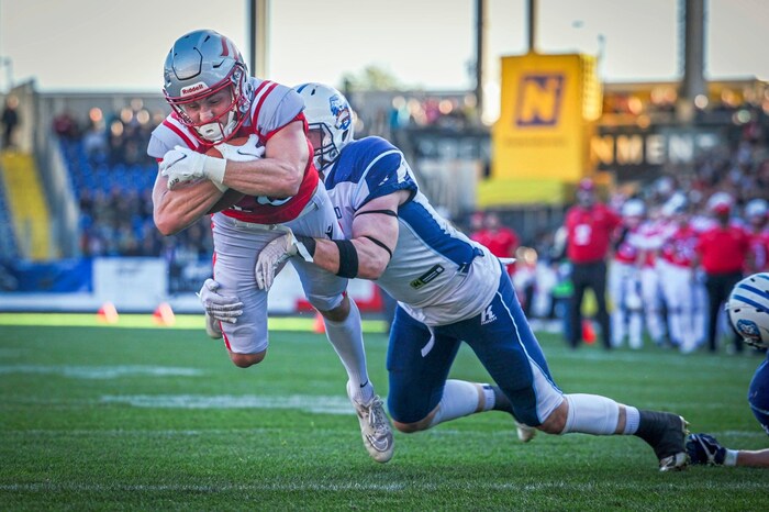 Philpp Haun coaches the Dragons receivers in the AFL and plays for the Raiders Tirol in the ELF.