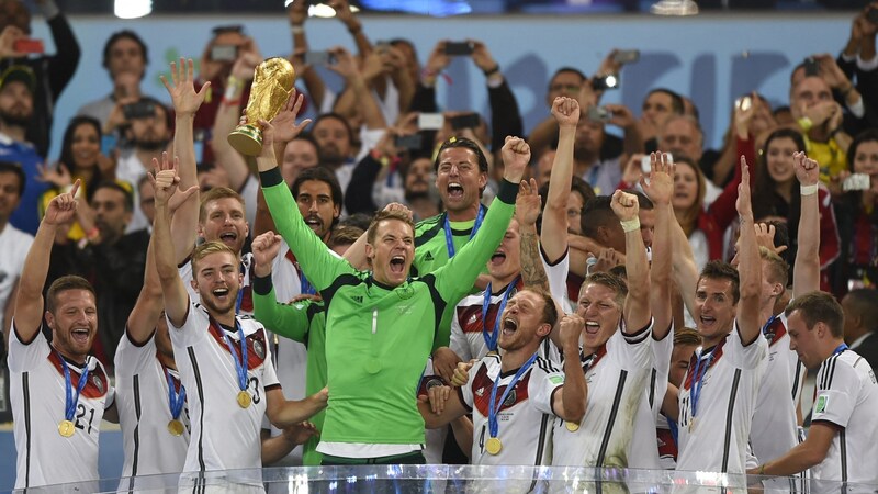 2014 wurde Manuel Neuer (in grün) mit Deutschland Weltmeister. (Bild: AFPFABRICE COFFRINI/AFP)