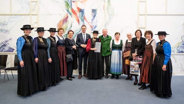 On this year's St. Joseph's Day, a total of twelve provincial awards were presented in the Montfort Hall of the Landhaus. Every single one of them was well deserved! (Bild: VLK/Serra)