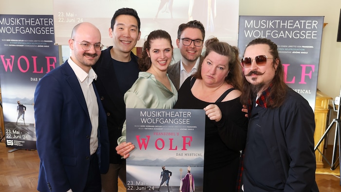 Der Dirigent, die Darsteller und der Komponist von „Wolf ≈ Das Mystical“ v.l.n.r.: Christoph ...