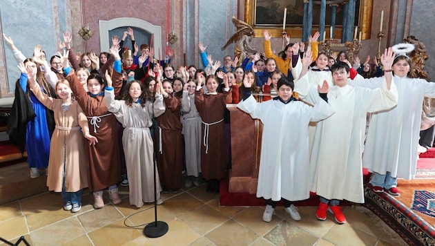 Die Schüler aus dem musisch- kreativen Zweig beim Proben gestern in der Bergkirche. (Bild: Reinhard Judt)