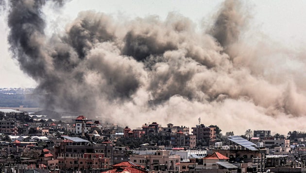 Ataque aéreo israelí sobre Rafah, en el sur de la Franja de Gaza (Bild: AFP)