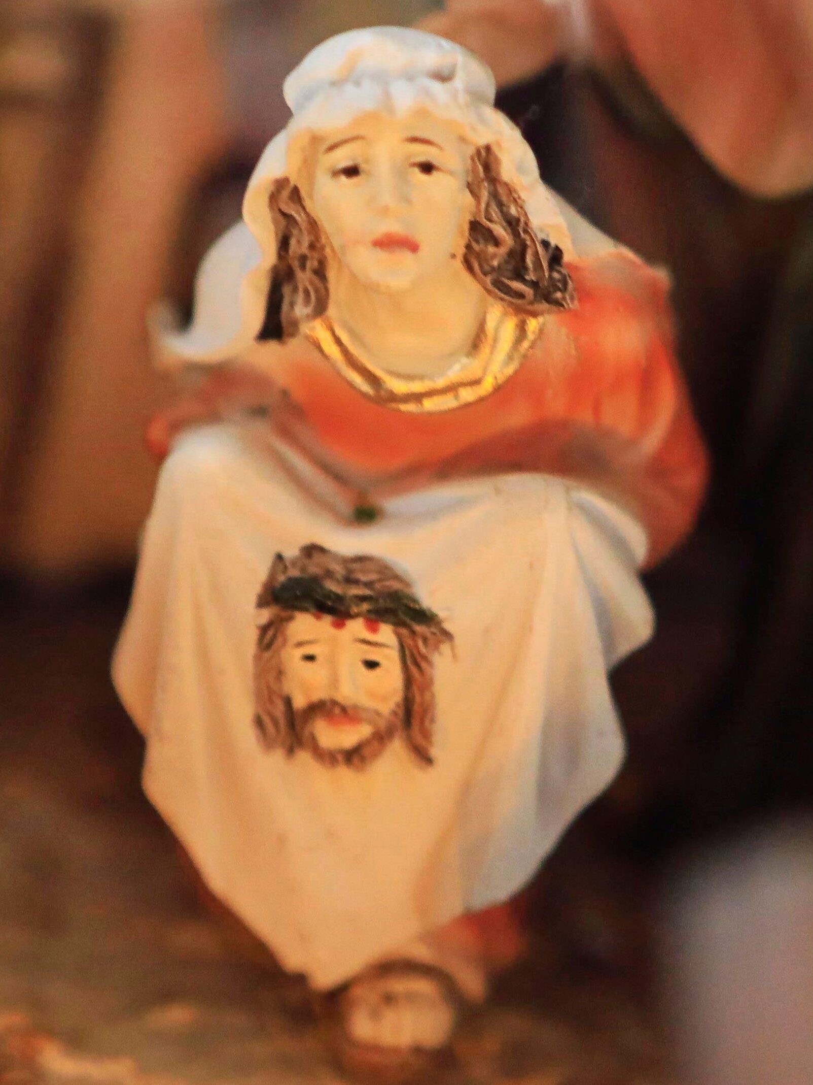 Veronica with the sweat cloth on Jesus' Way of the Cross. (Bild: Uta Rojsek-Wiedergut)