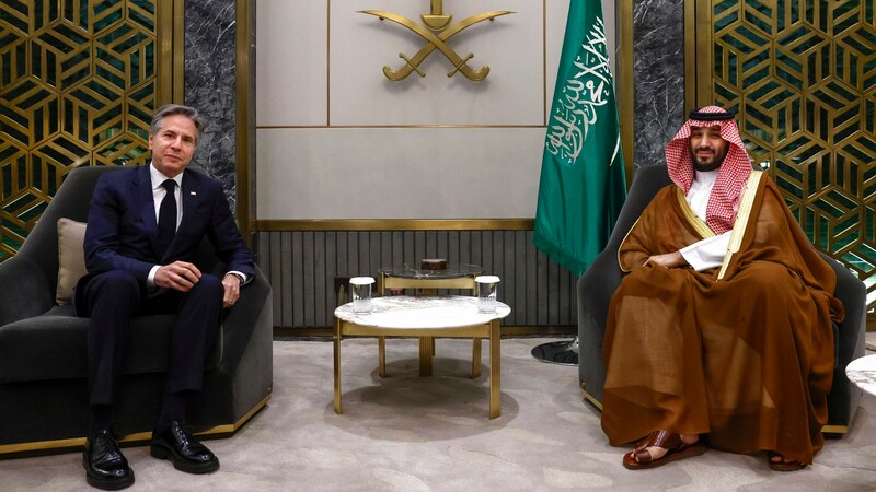 Minister Blinken mit dem saudischen Kronprinz Mohammed bin Salman in Jeddah (Bild: APA/AFP/POOL/Evelyn Hockstein)