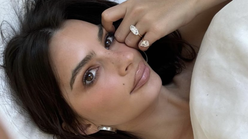 Emily Ratajkowski muestra orgullosa sus "anillos de divorcio". (Bild: www.instagram.com/emrata/)