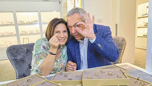 Verliebt, verlobt und bald verheiratet: Marion Finger und Robert Letz im Glück. (Bild: Starpix / A. Tuma)