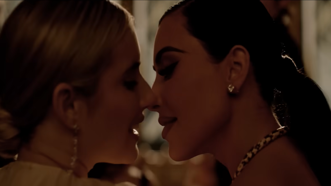 Kim Kardashian und Emma Roberts im Trailer zum zweiten Teil von „Delicate“. (Bild: FX Networks)