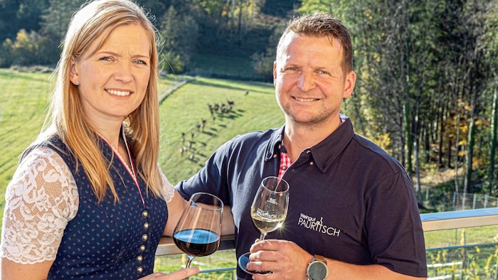 Wo Pauritsch drauf steht ist der laut Jury allerbeste Zweigelt-Shiraz drin! Und die Flaschen aus Wernersdorf bei Wies dürfen sich jetzt noch mit den begehrten Trophäen schmücken.