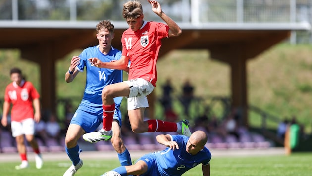 Wie in einem Test gegen Griechenland will Österreichs U17 (Magnus Dalpiaz) am Donnerstag bei der EM auf Zypern auch die Hürde Wales nehmen. (Bild: GEPA pictures)
