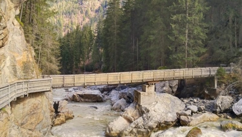 Auf der Wellerbrücke überquert man die Ötztaler Ache. (Bild: Peter Freiberger)