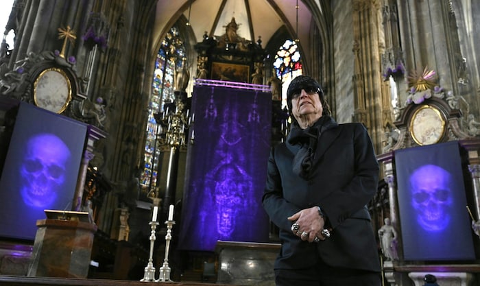 Künstler Gottfried Helnwein gestaltete die Fastentücher im Stephansdom mit Totenköpfen – der ...