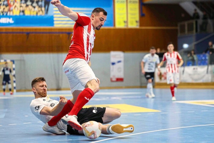 Boris Vukovic won with his team at the end.