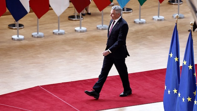Karl Nehammer (ÖVP) Brüsszelben (Bild: AFP)