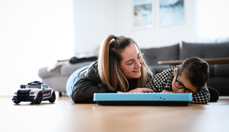 Auch Mama Ana genießt jede Minute mit ihrem kleinen Sonnenschein. (Bild: Wenzel Markus)