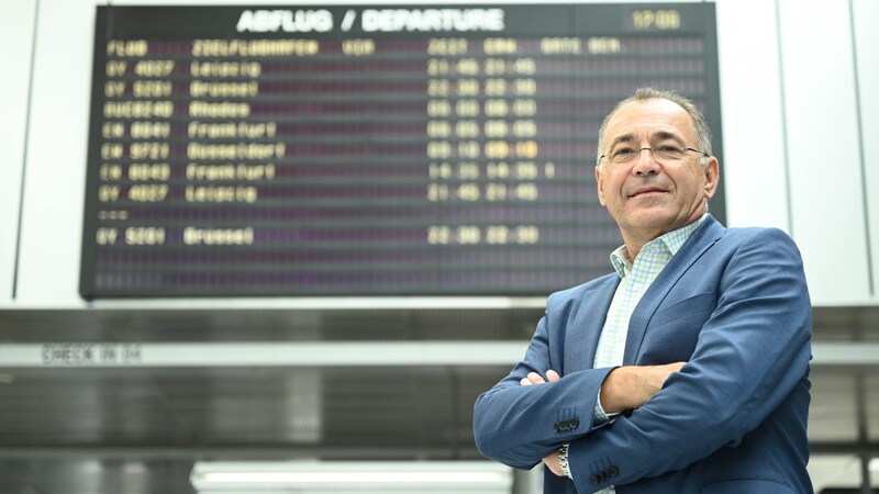 „Viele Geschäftsreisende nutzen die Verbindung, andere fliegen über Frankfurt in den Urlaub“, sagt Flughafen-Linz-Chef Norbert Draskovits. (Bild: Markus Wenzel)