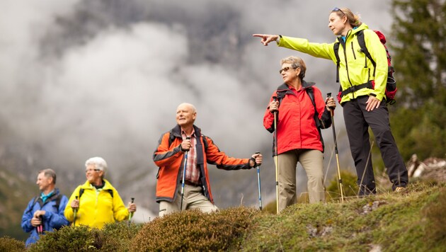 Hiking keeps you young - that's probably one of the Tyroleans' secrets. (Bild: stock.adobe.com – amriphoto.com)