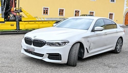 Dieser BMW 530i ist vorerst beschlagnahmt und steht auf einem Abschleppplatz – wie es weitergeht, entscheidet die Behörde. (Bild: Dostal Harald, Krone KREATIV)