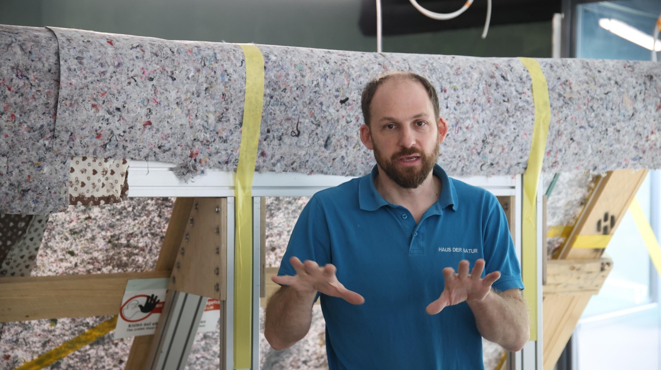 Zoo director Rupert Eckkramer is delighted that native snakes can also be admired in future. (Bild: Tröster Andreas)