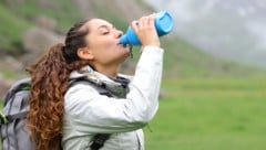 Trotz niedriger Temperaturen trinken. (Bild: stock.adobe.com – PheelingsMedia )