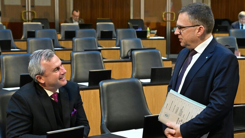 Von links: Norbert Hofer und August Wöginger (ÖVP) (Bild: APA/Helmut Fohringer)
