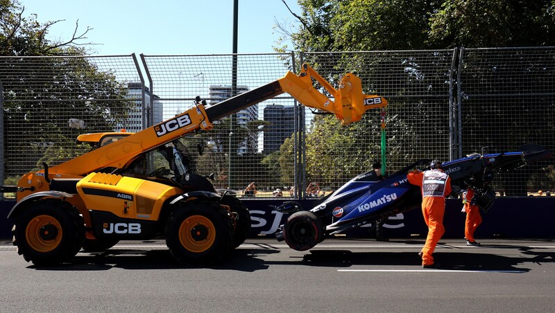 Alexander Albon zerschrottete seinen Boliden. (Bild: APA/AFP/Martin KEEP)