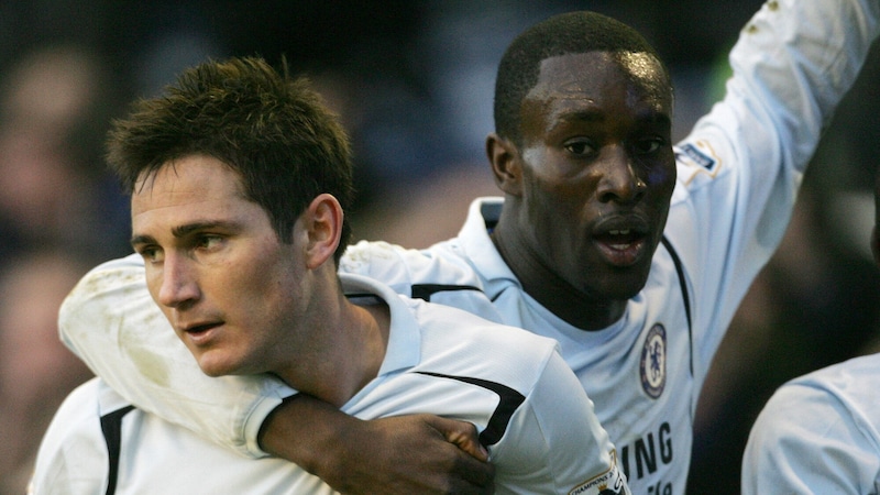 Carlton Cole (r.) played for Chelsea and West Ham, among others, during his career. (Bild: AFP)