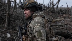 Die ukrainischen Soldaten sind auf westliche Hilfe angewiesen. (Bild: AP)