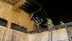 90 Feuerwehrleute waren im Einsatz (Bild: FF Maishofen)