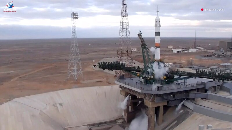 Die Sojus-Rakete auf der Startrampe im kasachischen Kosmodrom Baikonur (Bild: AP)