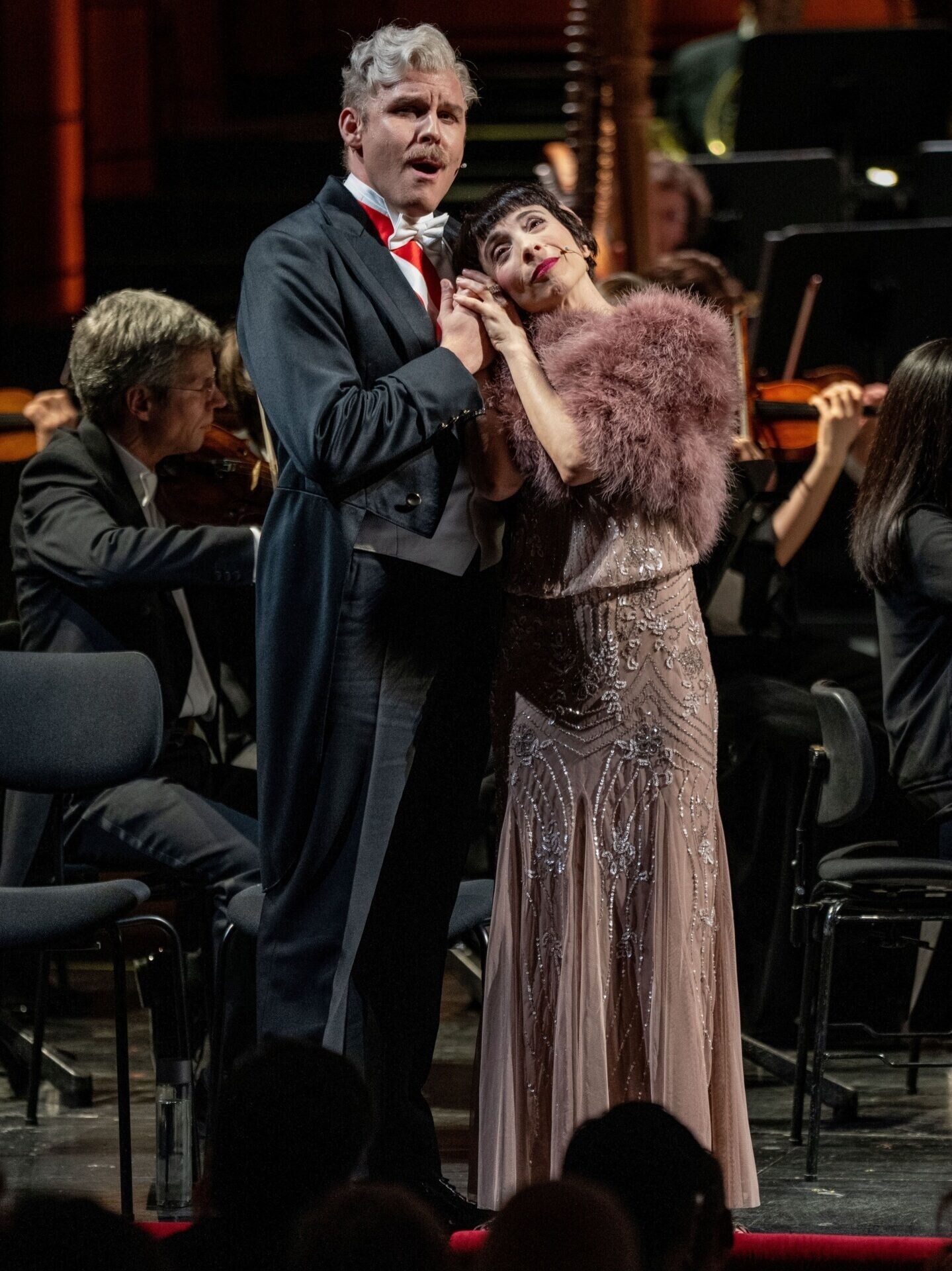 Matthias Koziorowski as Rudolf and Ruth Brauer-Kvam as Marinka (Bild: Roland Renner)
