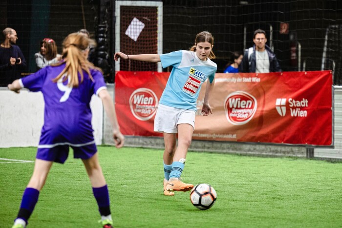 Sara Kalajdzic (right), sister of team striker Sasa, won with Polgarstraße.
