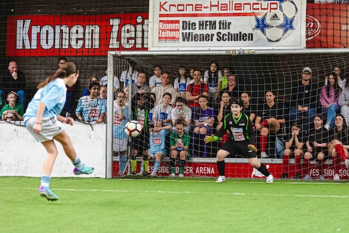 Polgar captain Mia Jungwirth scored in the penalty shoot-out.