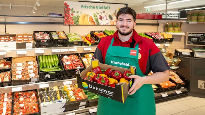 Frischeheld:innen sorgen bei PENNY den ganzen Tag über für frisches Obst und Gemüse