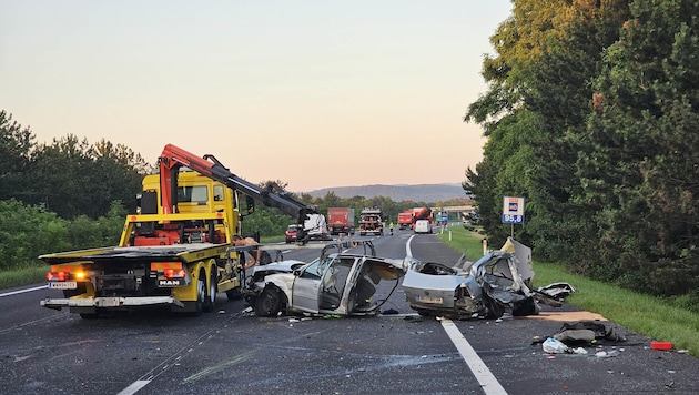 Schwere Unfälle wie dieser erfordern auch umfangreiche Sicherungsmaßnahmen für die Retter. (Bild: Presseteam FF Wr. Neustadt)