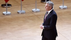 Karl Nehammer (ÖVP) wirkt auf EU-Ebene immer isolierter. (Bild: AFP)