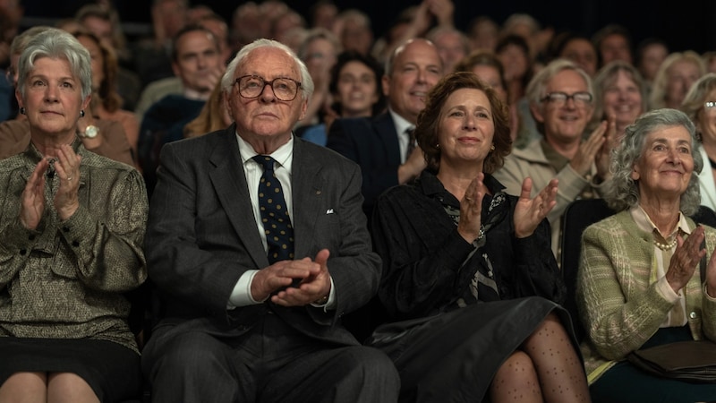 „One Life“: Ein berührendes Drama mit Hollywood-Legende Anthony Hopkins als Nicholas Winton.  (Bild: © 2024 SquareOne Entertainment)