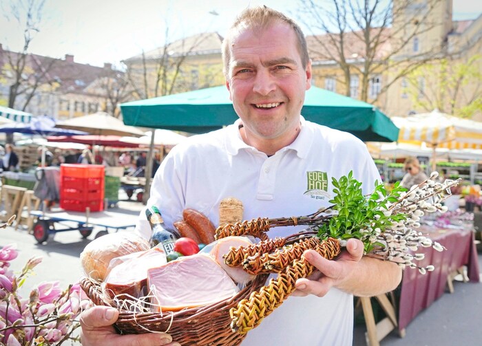 Josef Grabin bietet am Samstag Palmbuschbinden bei sich am Hof an.