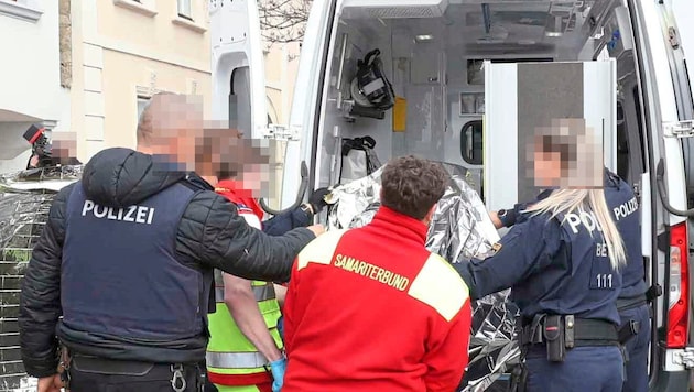 A gyanúsított a letartóztatásakor megsérült. Kórházba kellett szállítani. (Bild: Judt Reinhard)