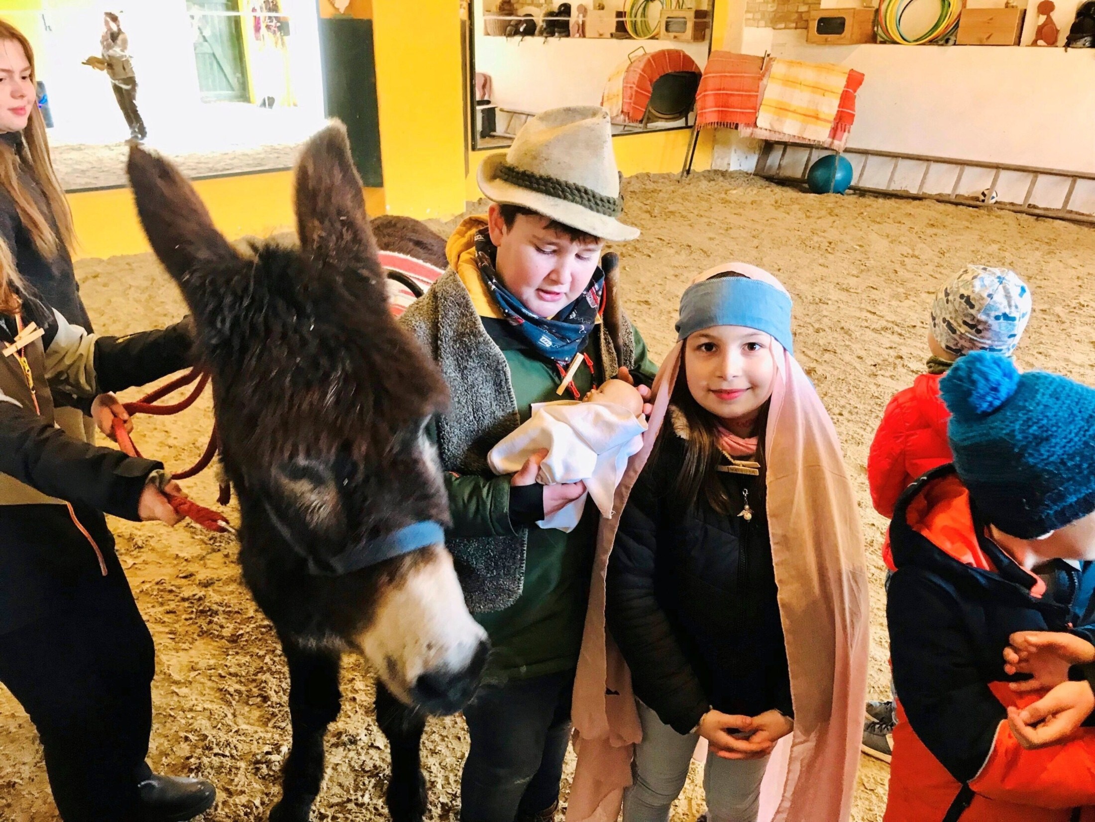 Mathilda Schlag played the pregnant "Maria", Julian Hahnenkamp her fiancé "Josef" (Bild: Petra Klikovits)