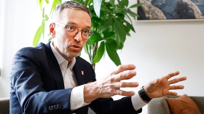 Der FPÖ-Chef ist erbost: Anstatt erst 2025 will die Regierung Direktoriumsposten schon vor der Wahl vergeben.