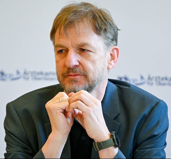 Wolfgang Hockl's eyes are on the opening in Ebelsberg.