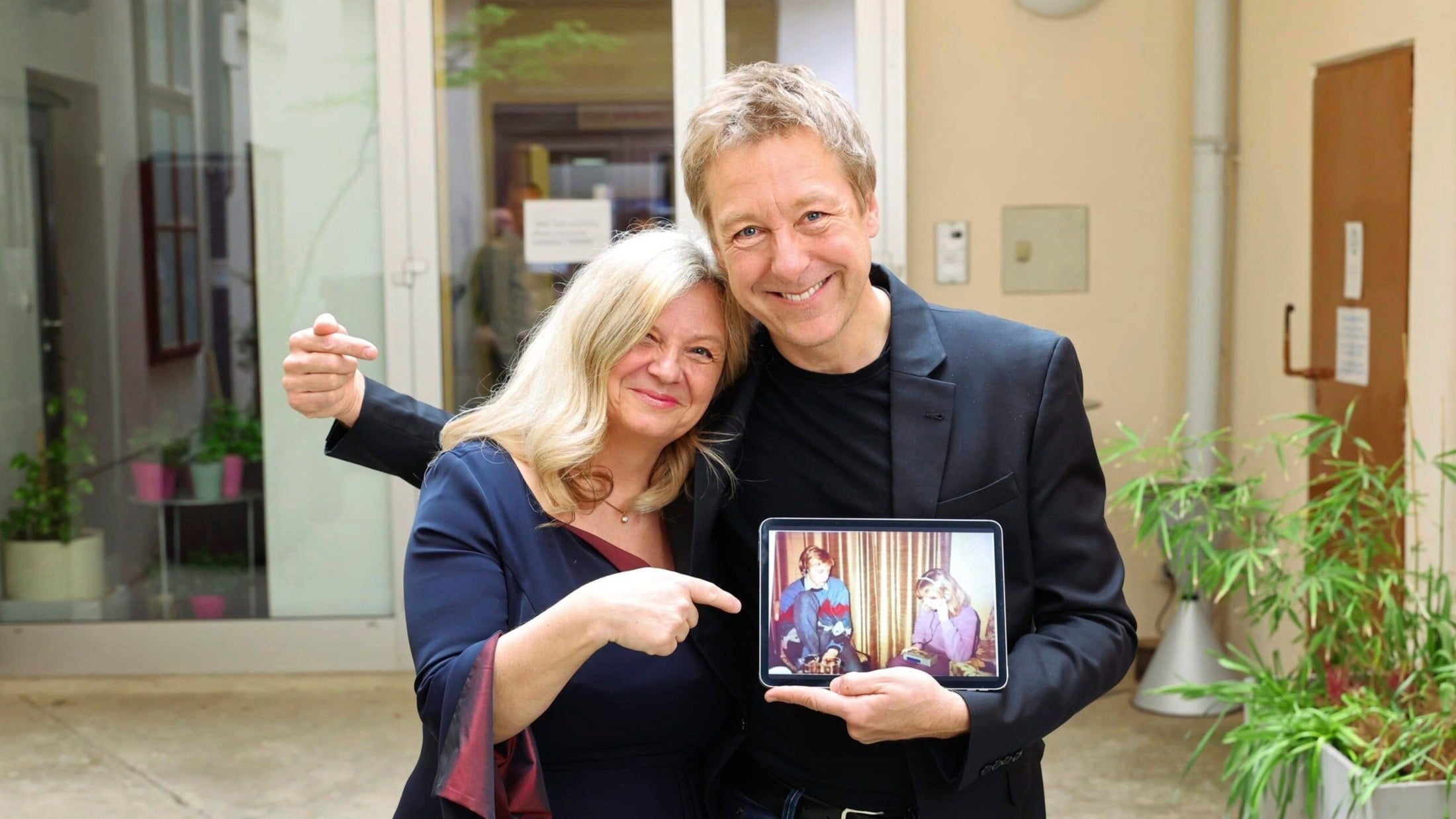 Müller még egy iskolai képet is elmentett a tabletjére. (Bild: Starpix/ Alexander TUMA)